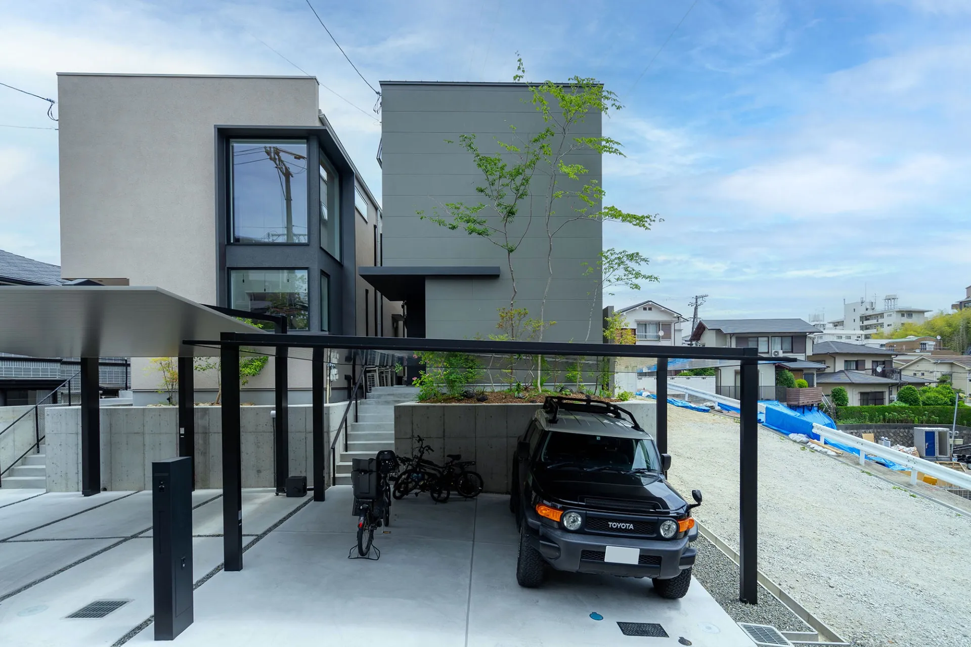 高低差を活かした、表情豊かな植栽