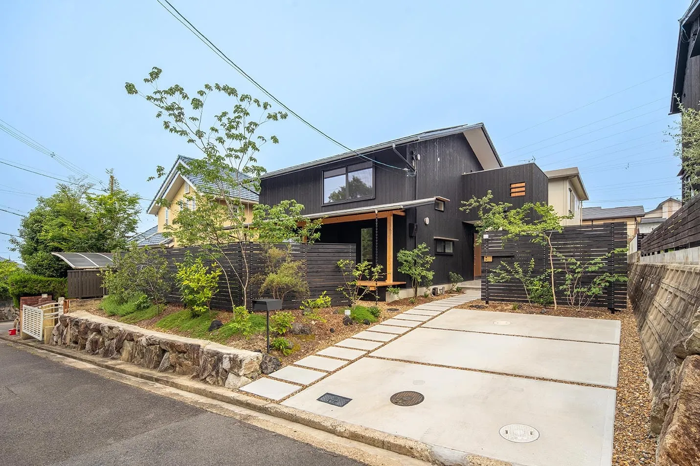 フェンスでつくる 広がりのある庭